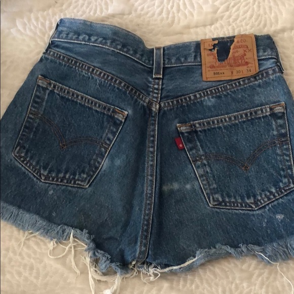 Vintage LEVIs jean shorts - Picture 2 of 2